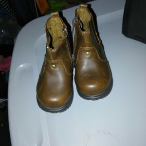 Girl boots size4